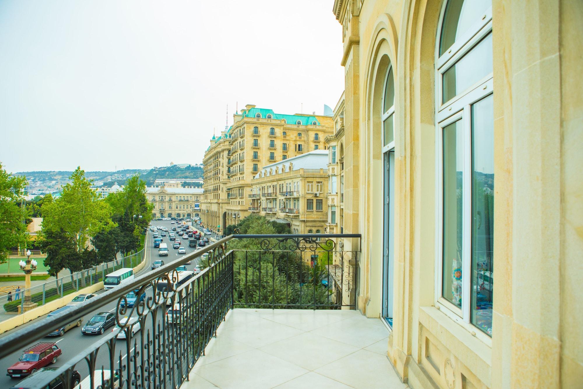 Promenade Hotel Баку Екстер'єр фото A balcony in Baku, Azerbaijan