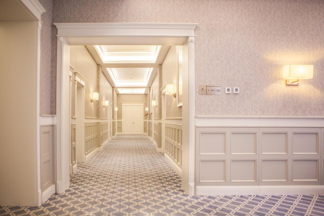 Promenade Hotel Баку Екстер'єр фото A corridor at the hotel