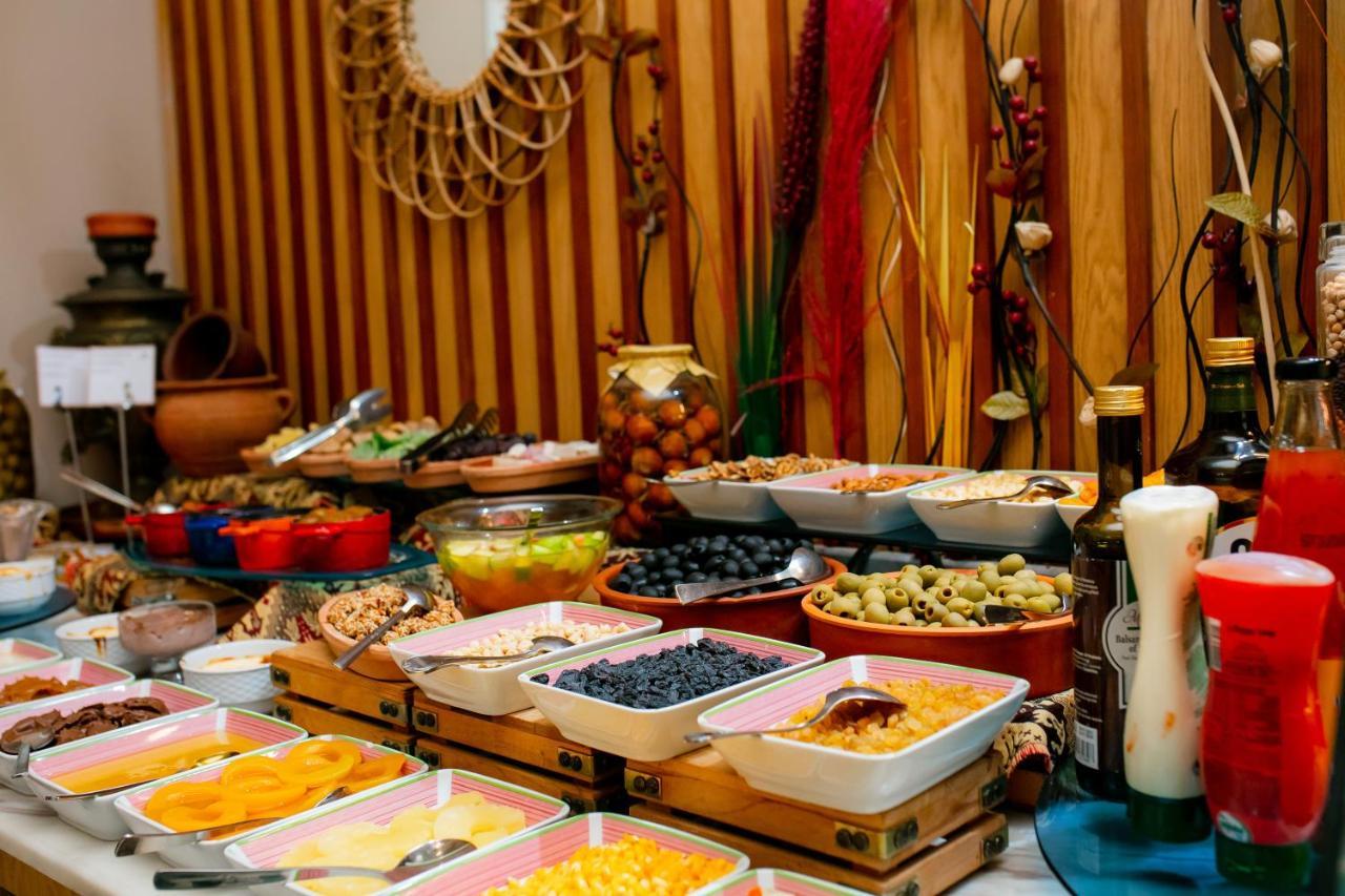 Promenade Hotel Баку Екстер'єр фото A buffet