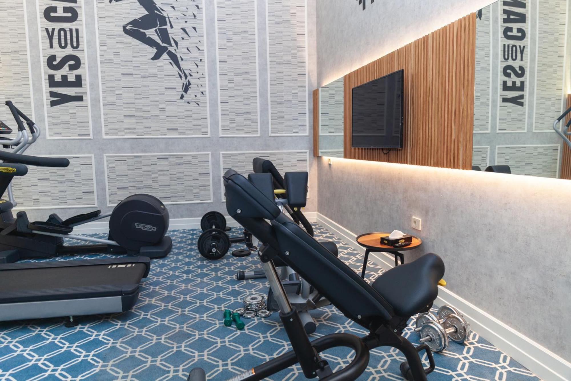 Promenade Hotel Баку Екстер'єр фото The gym at the hotel