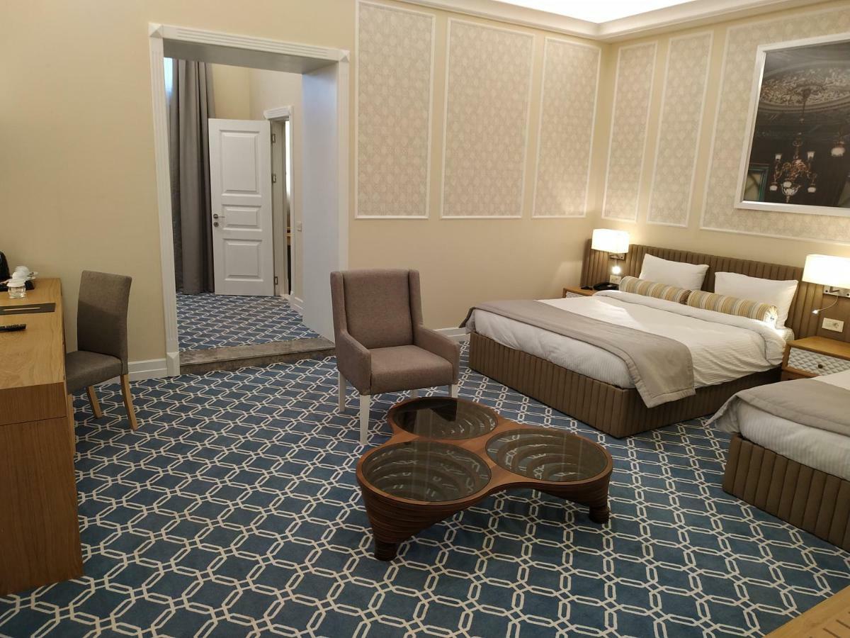 Promenade Hotel Баку Екстер'єр фото A room at the hotel