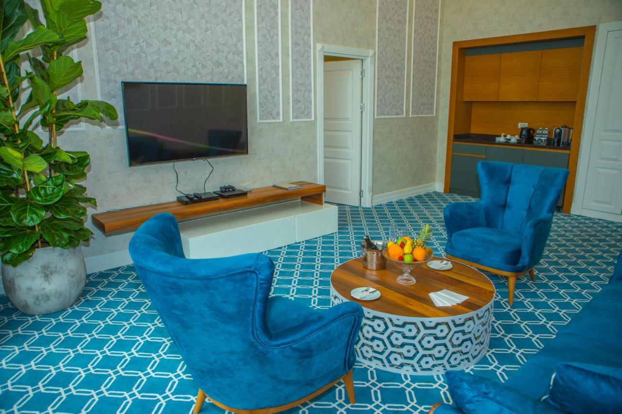 Promenade Hotel Баку Екстер'єр фото A suite at the hotel